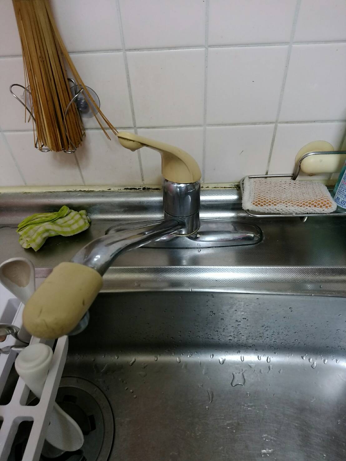 キッチン水道修理の ご依頼を頂きました。
