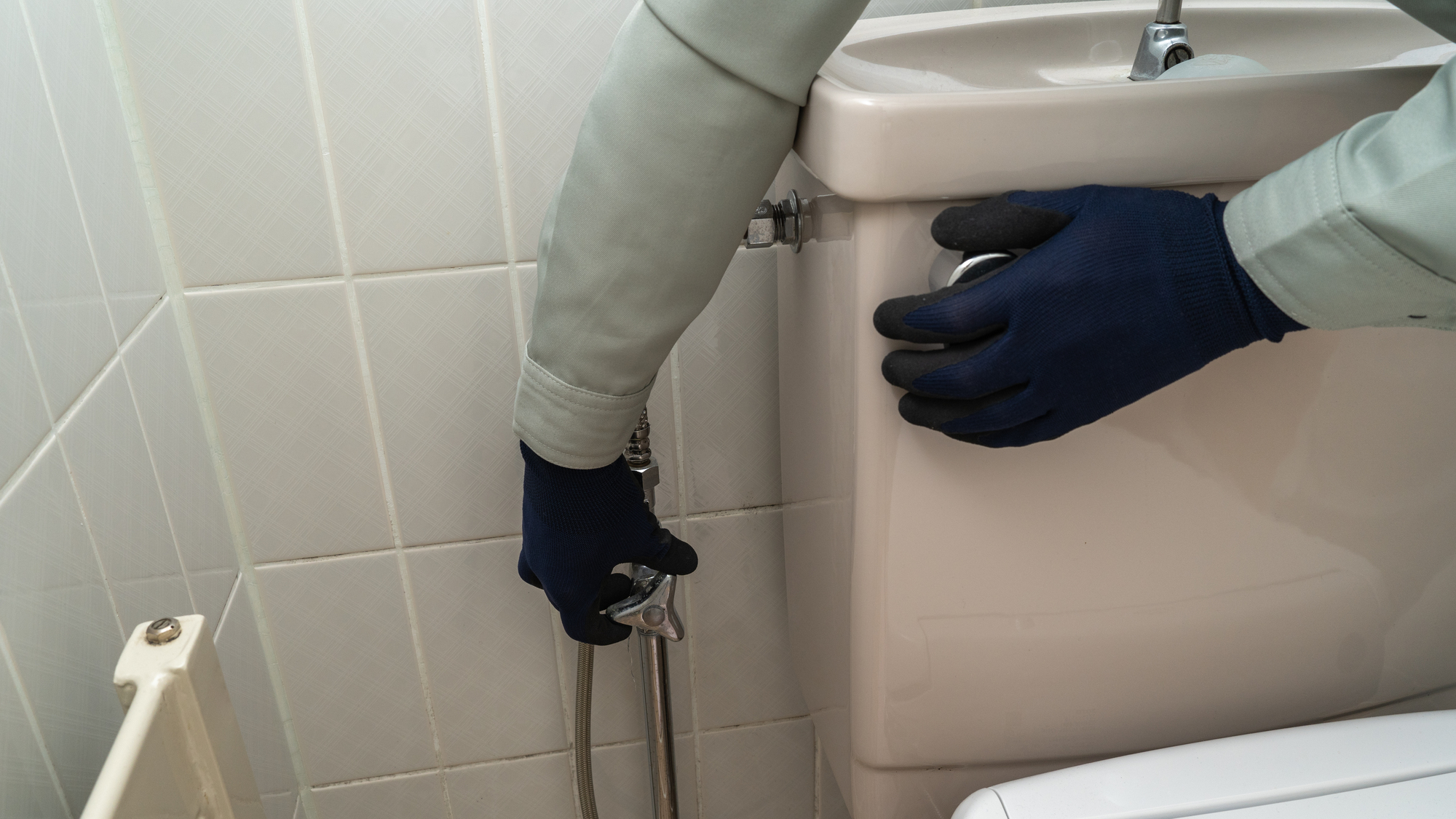トイレの水漏れをパッキン交換して自分で直す方法