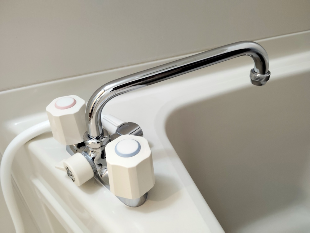 自分で交換も可能？浴室の2ハンドル混合水栓を交換する費用を徹底解説！