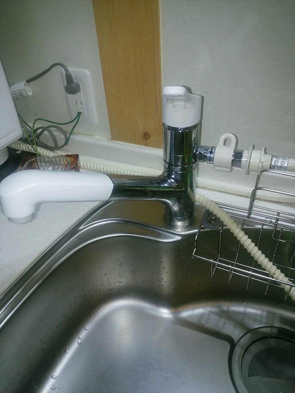 台所の蛇口から水漏れ
