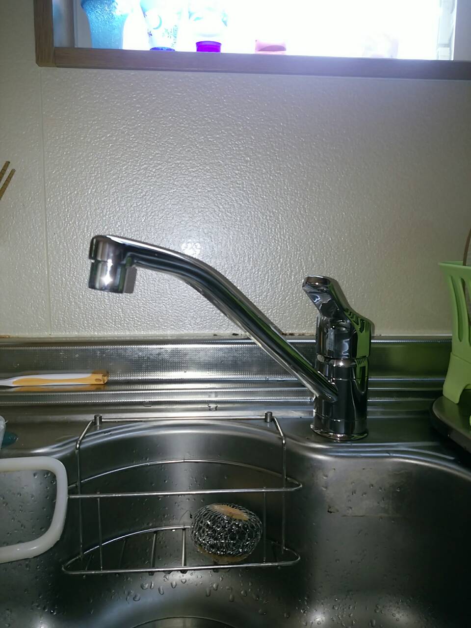 部品が古くなってしまい、蛇口が水漏れ