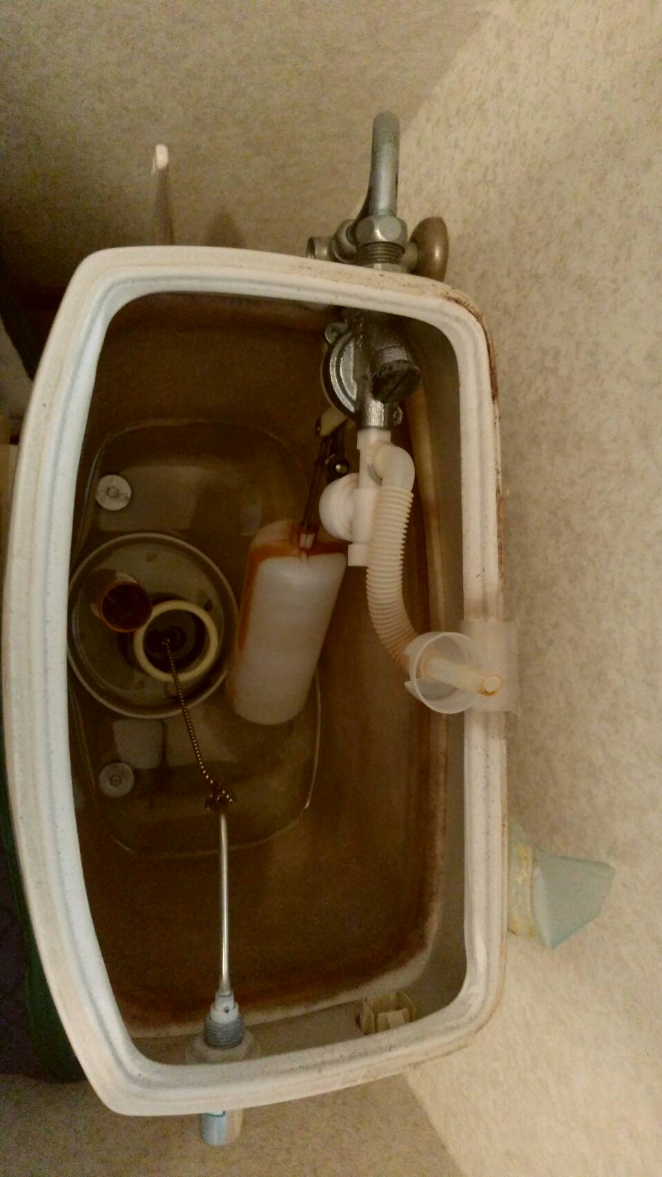 姫路市のお客様から
トイレ水漏れ修理のご依頼を頂きました。