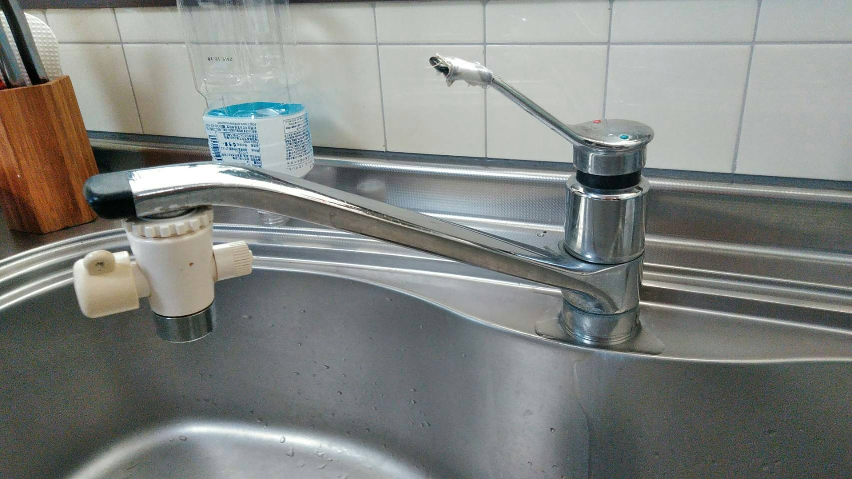 姫路市のお客様からキッチン水道修理のご依頼を頂きました。