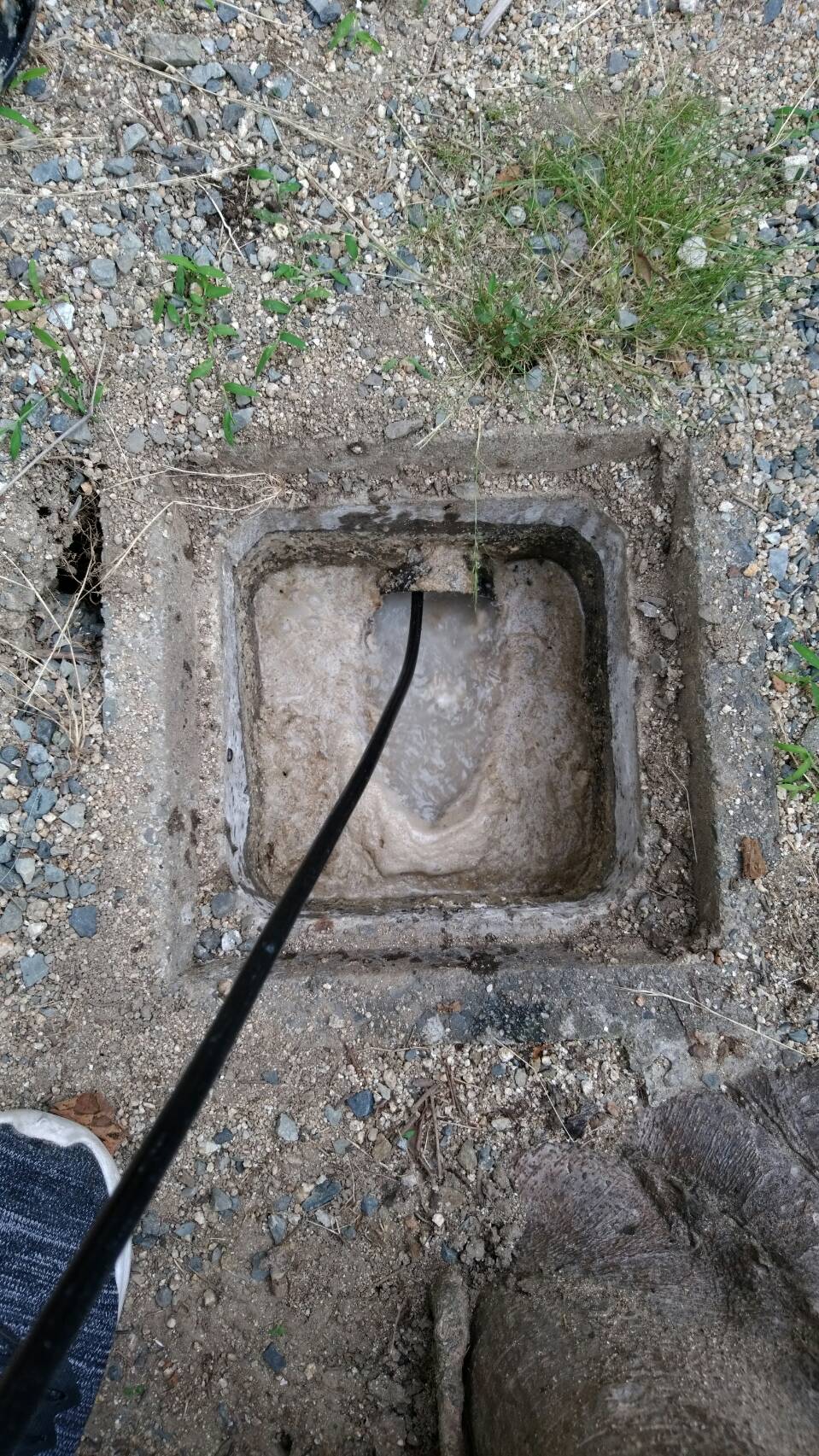 下水がつまっていて高圧洗管工事をさせて頂きました。