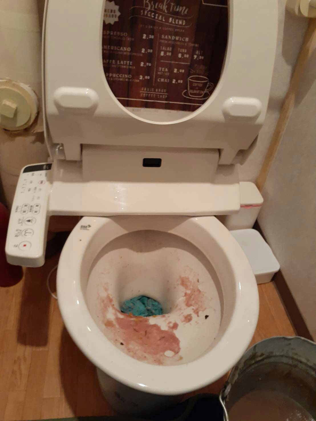 トイレ詰まり修理のご依頼を頂きました。