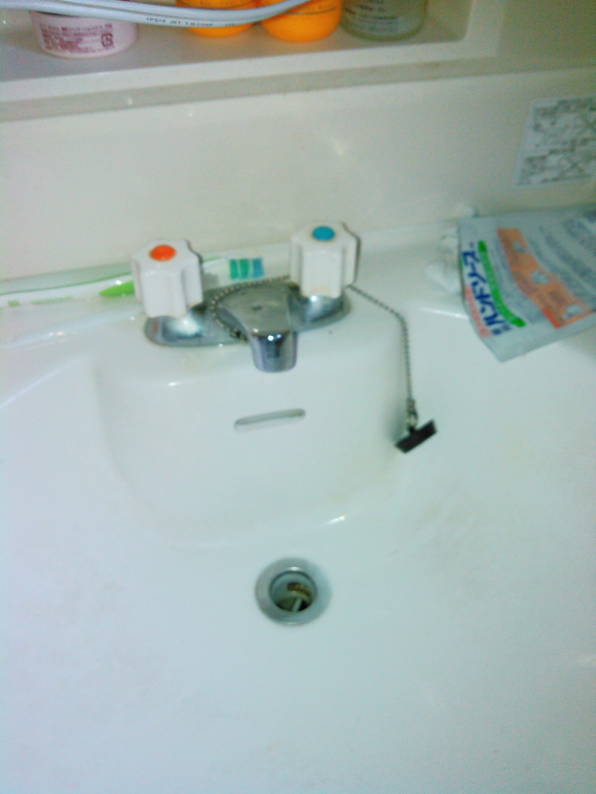 洗面所の蛇口から水漏れ